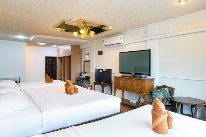 Room 13 of 34
