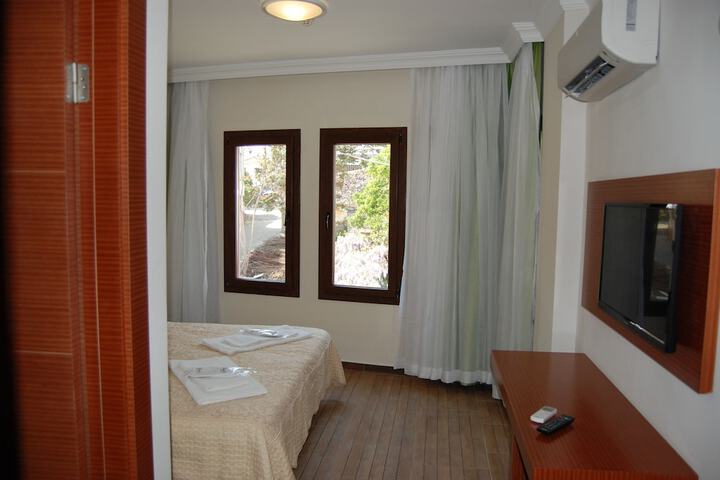 Room 3 of 41