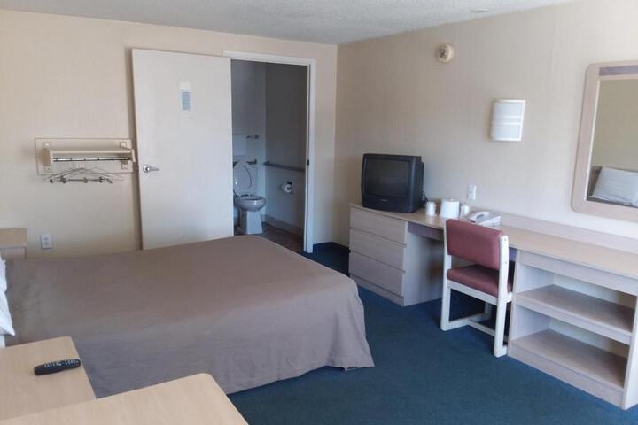 Queen Bed Accessible (6 of 8)