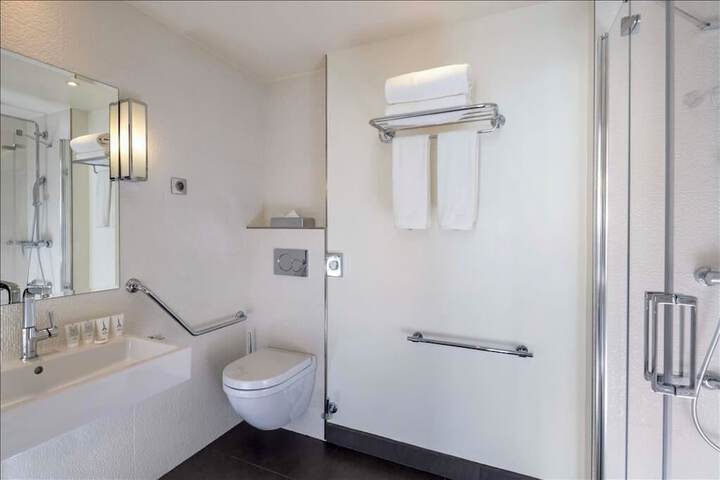 Room 44 of 61