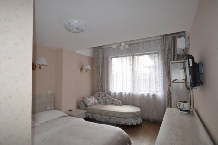 Room 4 of 17