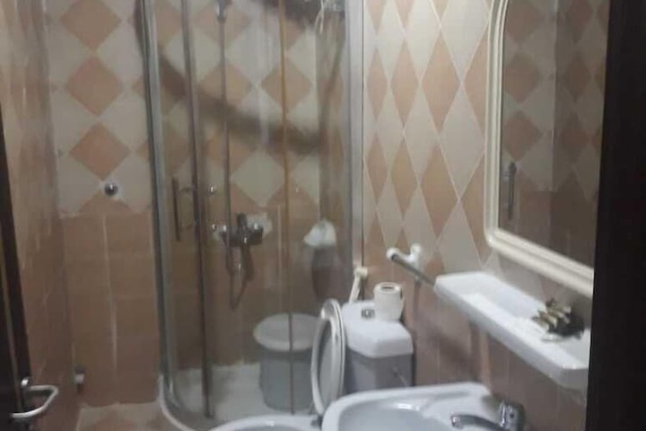 Room 17 of 36
