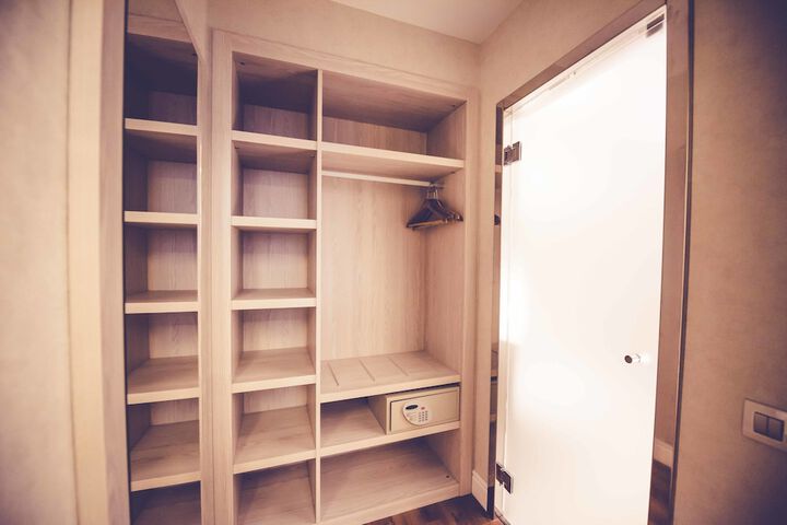 Room 16 of 48