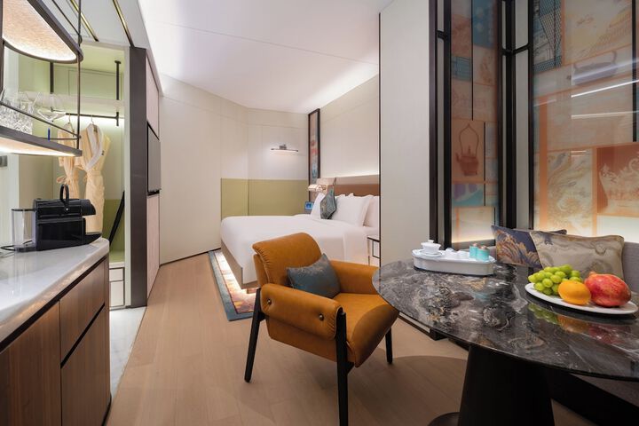 Room 6 of 34