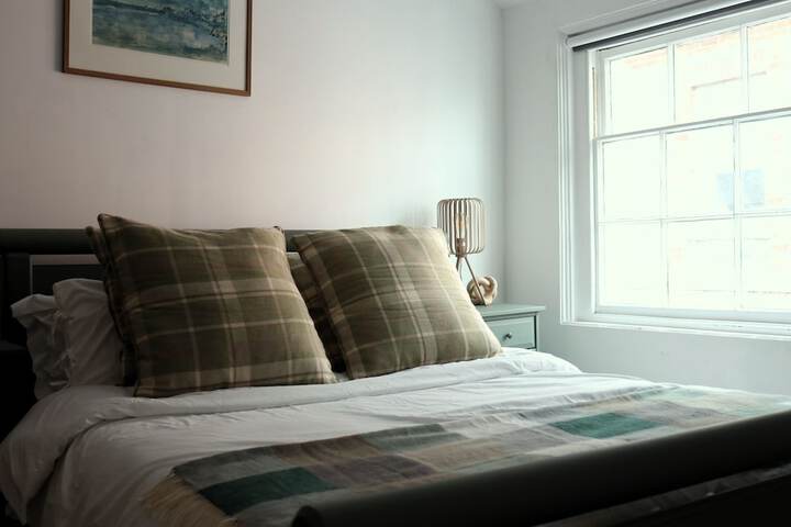 Room 9 of 28
