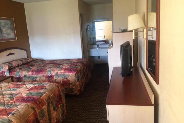 Basic 2 Double Beds (5 of 8)
