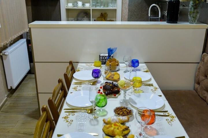 Dining 7 of 46