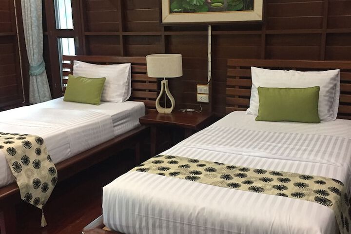 Room 4 of 38