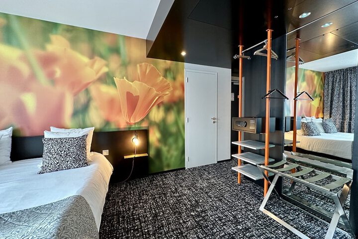 Room 7 of 74