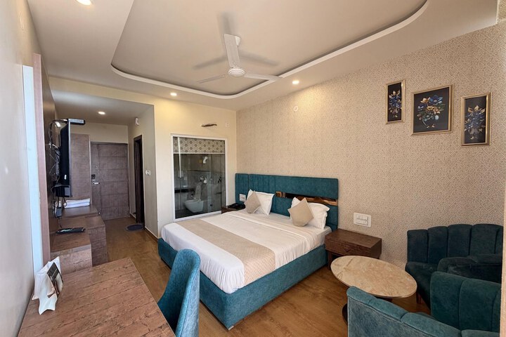 Room 18 of 65