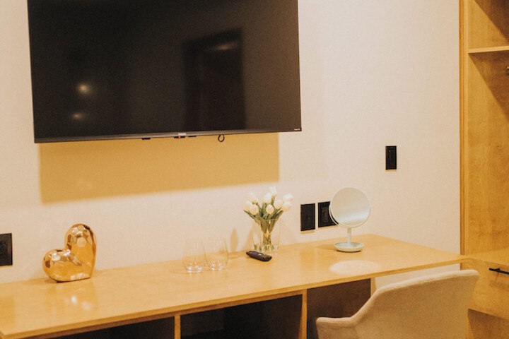 Room 12 of 74