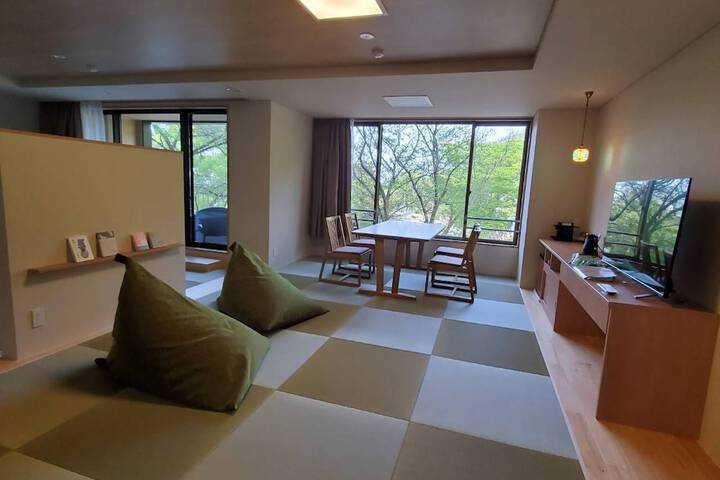 Room 22 of 107