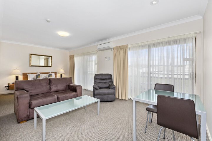 Room 10 of 25