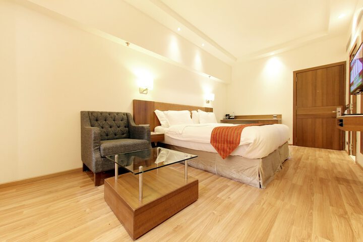 Room 21 of 38