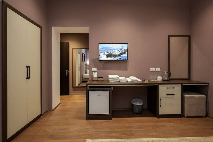 Room 8 of 33