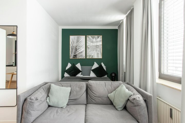 Room 27 of 49