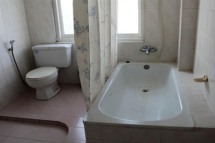 Room 15 of 32