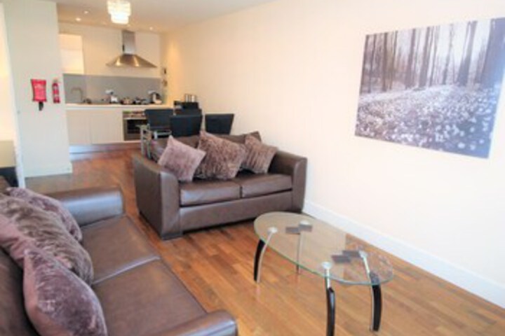 Lounge 76 of 229