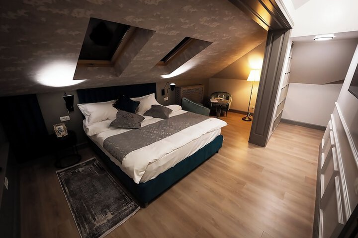 Room 12 of 32