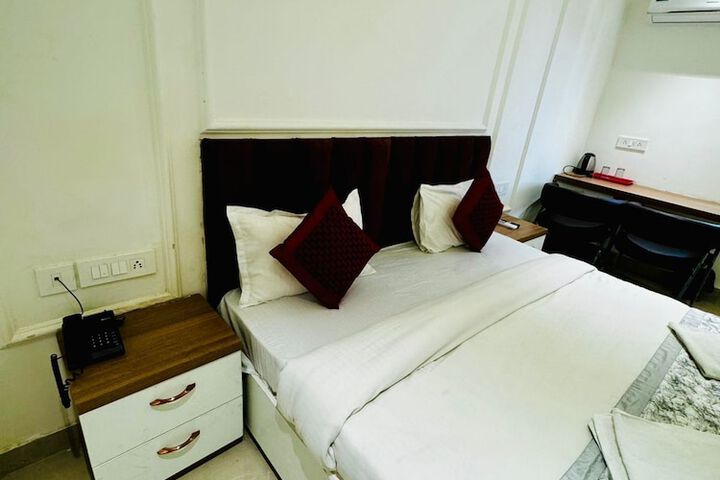 Room 3 of 9
