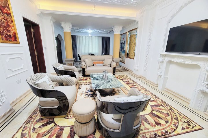 Room 16 of 40