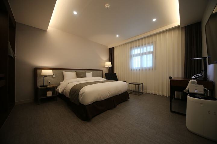 Room 17 of 60