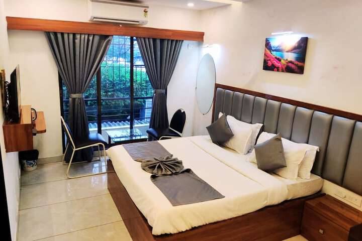 Room 9 of 42