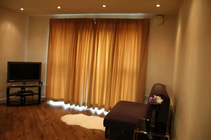 Room 4 of 11