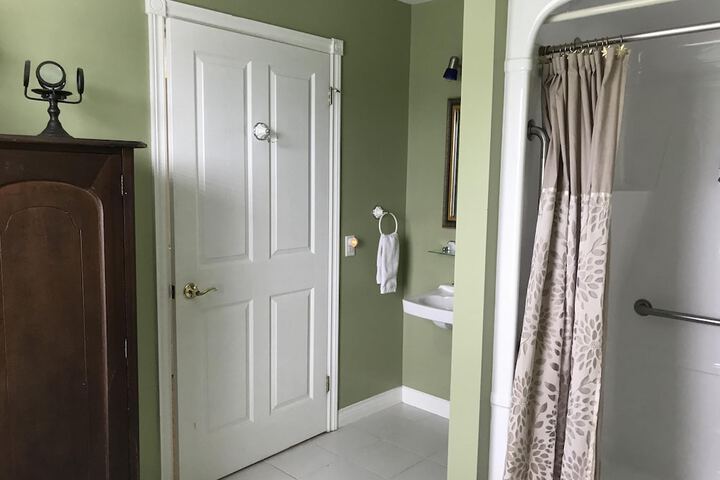 Room 10 of 28
