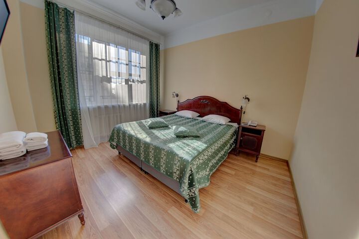 Room 31 of 272