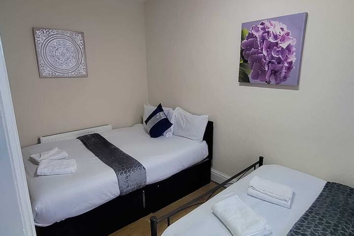 Room 8 of 11