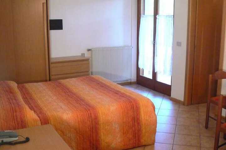 Room 5 of 34