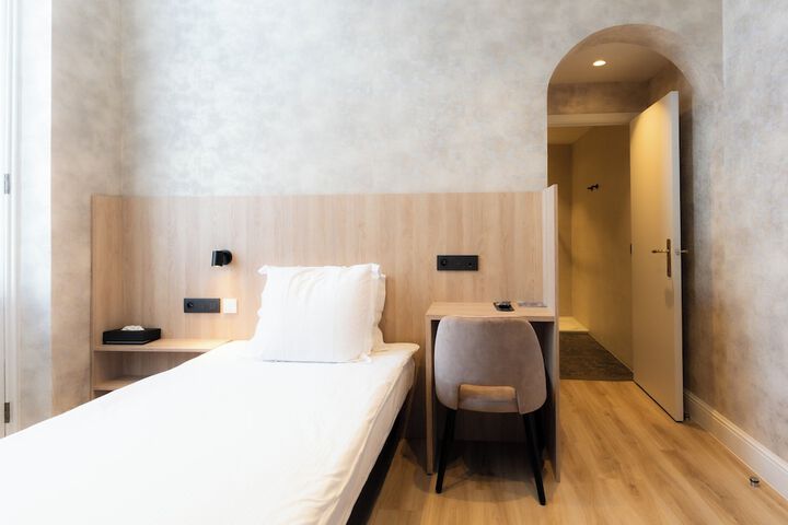Room 21 of 108