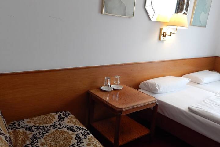 Room 27 of 54