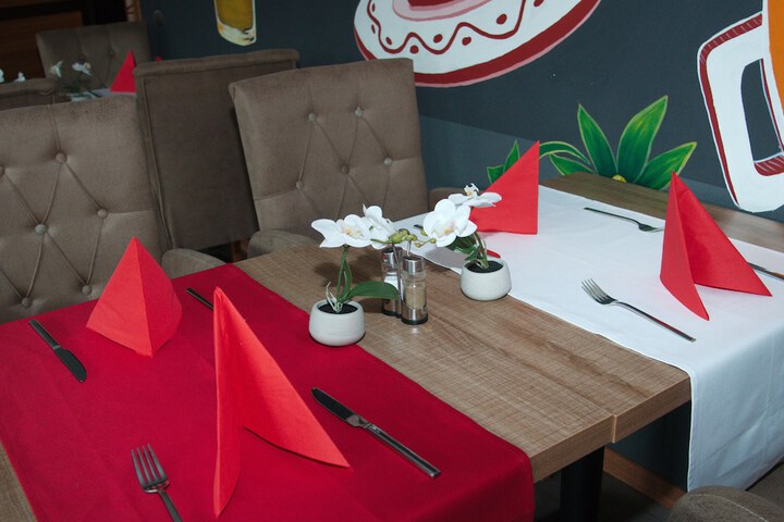 Dining 32 of 62