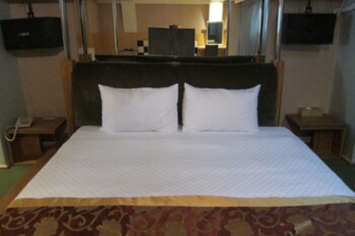 Room 27 of 91