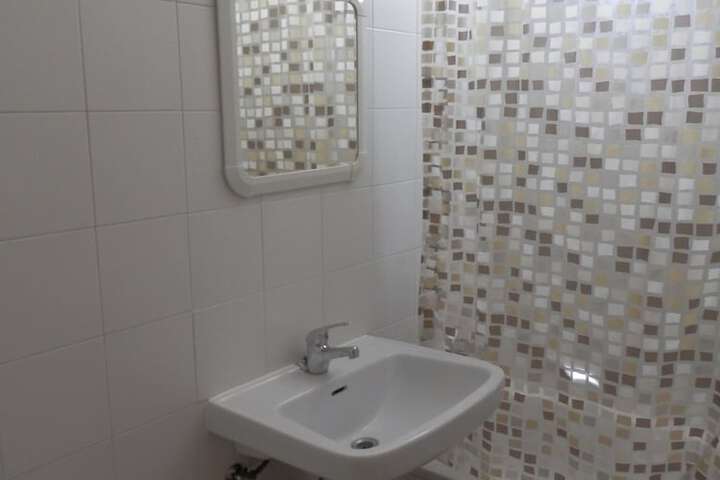 Room 9 of 19