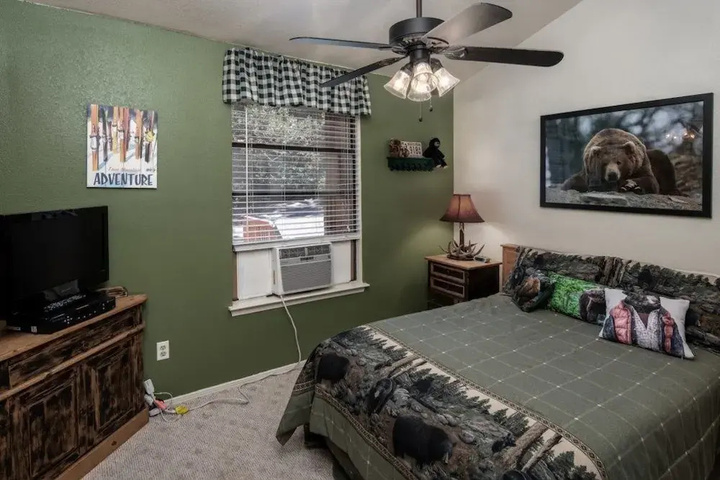 Room 6 of 17