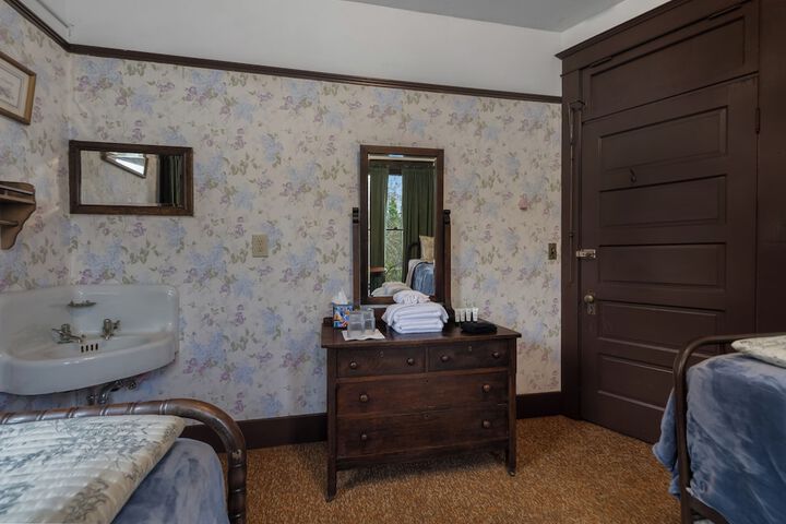 Room 25 of 91
