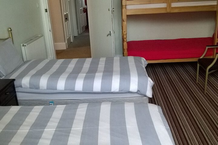 Room 4 of 16
