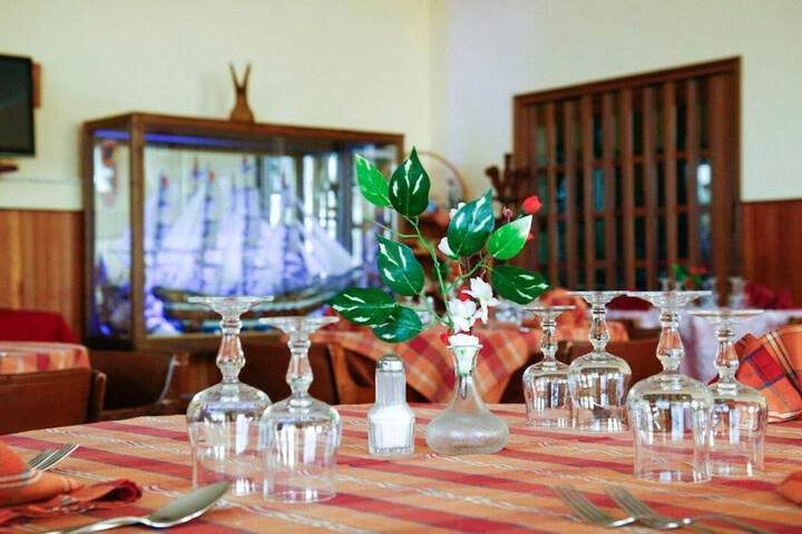 Dining 16 of 30