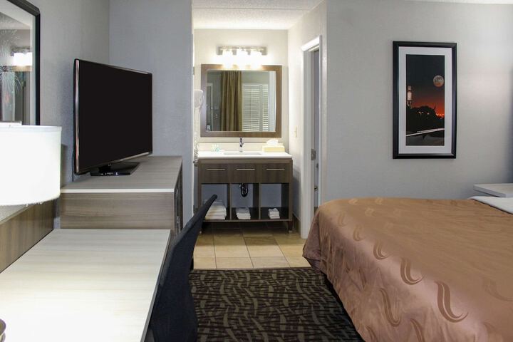 1 King Bed (1 of 6)