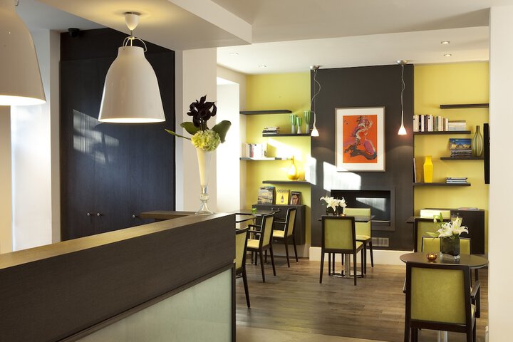 Guest Lobby