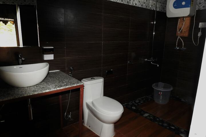 Room 6 of 12