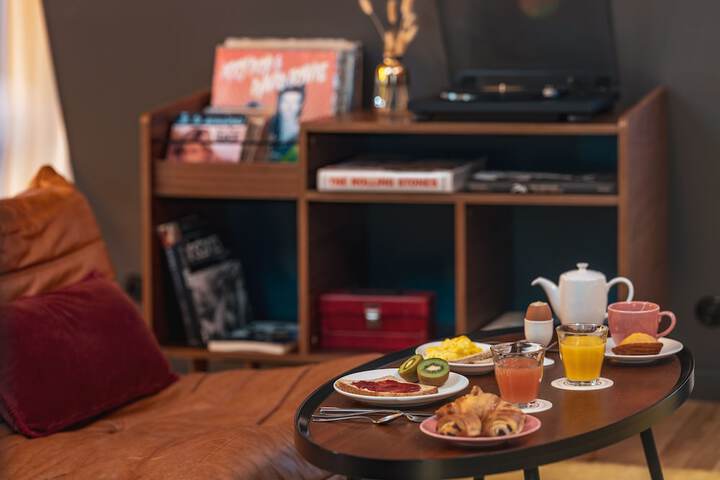 Breakfast/Coffee Service 98 of 103