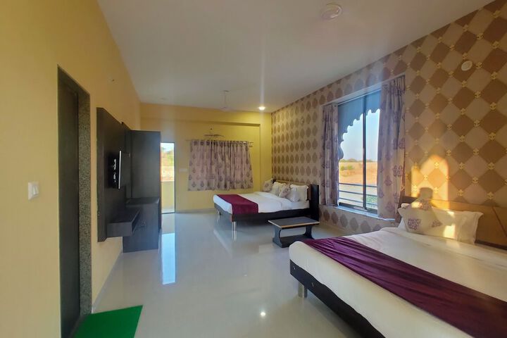 Room 12 of 77