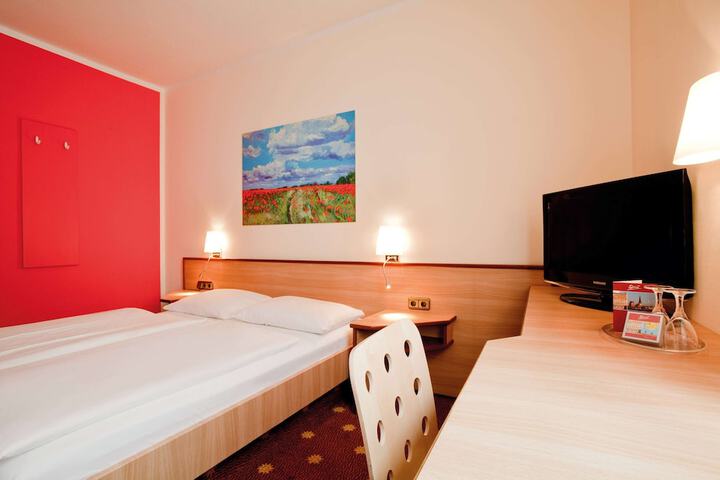 Room 9 of 32