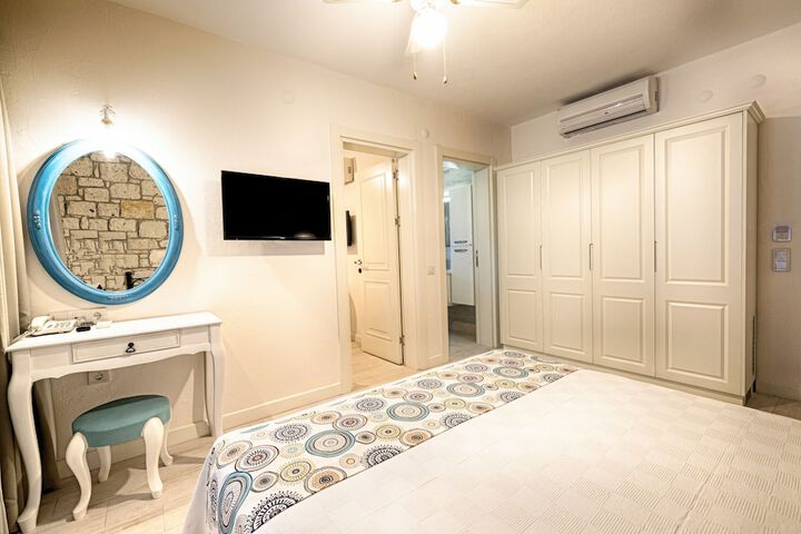 Room 18 of 37