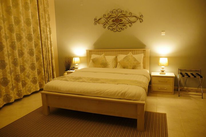 Room 16 of 33