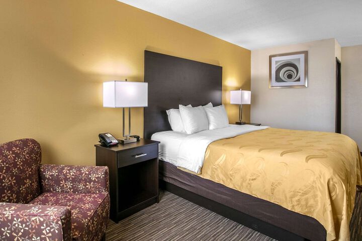 Standard | King Bed (9 of 10)